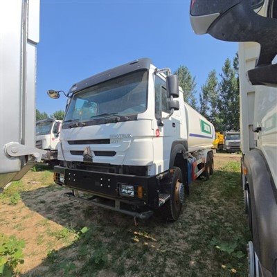 25000L Sinotruck 371HP Water Sprinkler Tank