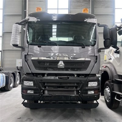 SINOTRUK HOWO T7H 6x4 Tractor Truck